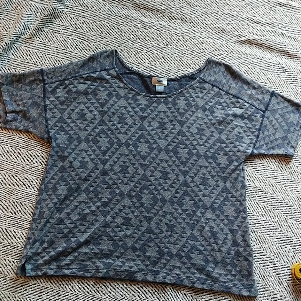 Old Navy triangle print shirt L